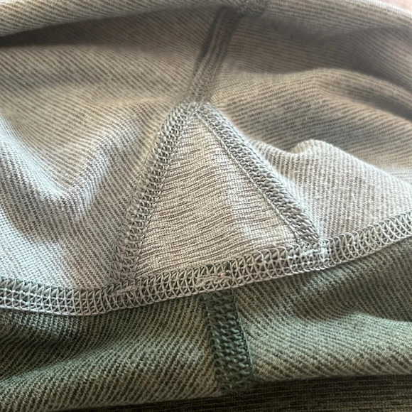 OUTDOOR VOICES Two Toned 3/4 Length Leggings - Picture 10 of 10